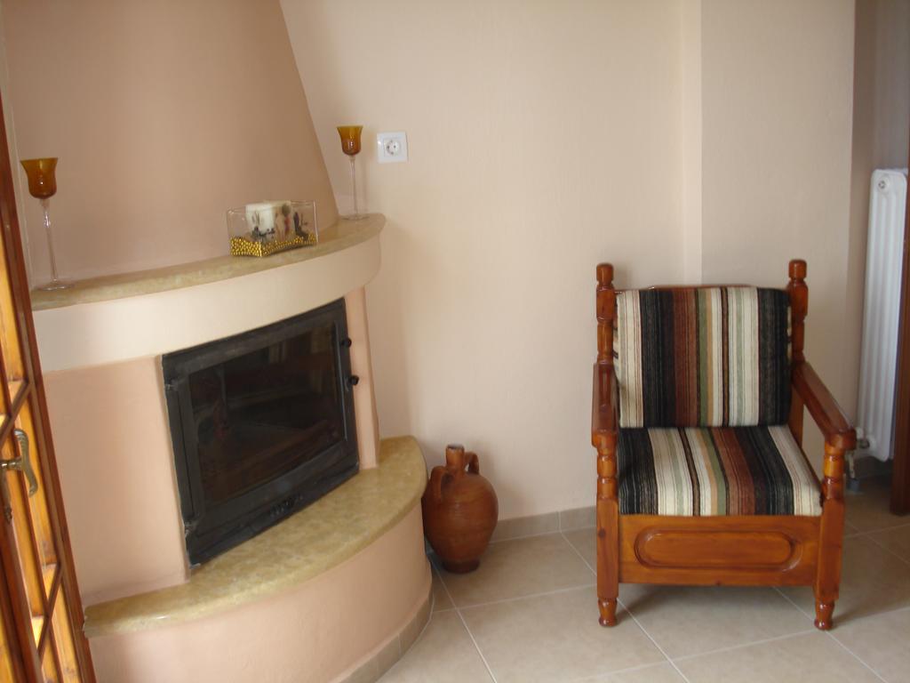 Hotel Alkmini Áyios Dhimítrios Esterno foto
